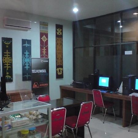 Amans Hotel Ambon Exterior foto