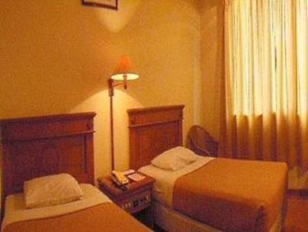 Amans Hotel Ambon Habitación foto