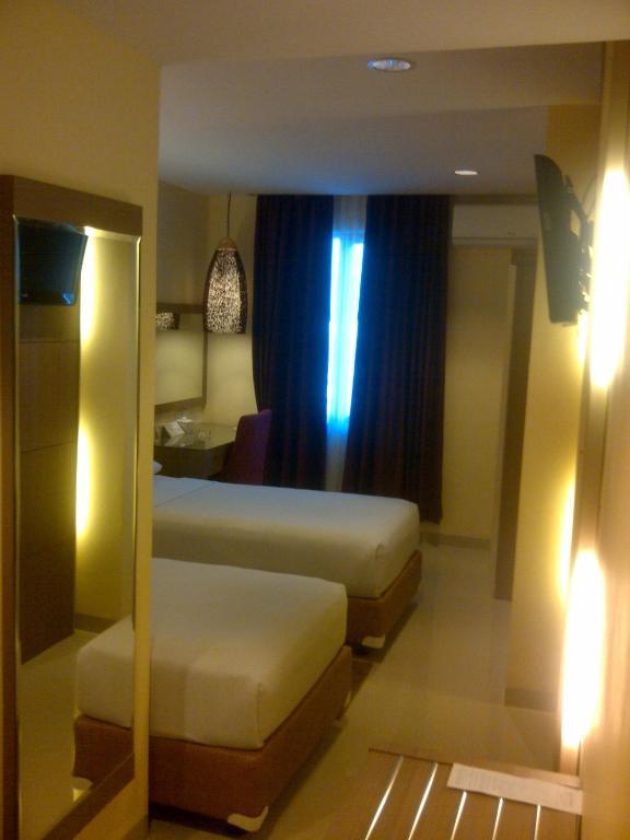 Amans Hotel Ambon Habitación foto