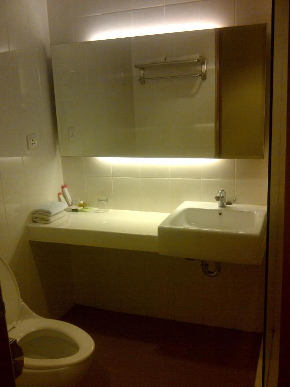 Amans Hotel Ambon Habitación foto